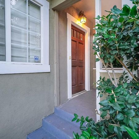 Апартаменти Stylish 2 Bed & 2 Bath At The Heart Of Hollywood With Free Parking - One Car Only Лос-Анджелес Екстер'єр фото